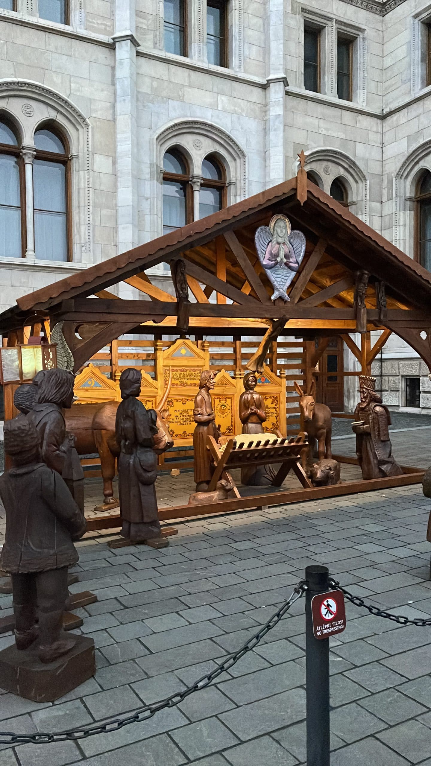 507F6C39-D8EE-4154-94BD-36A2F9E7BA43 Budapest Christmas Market