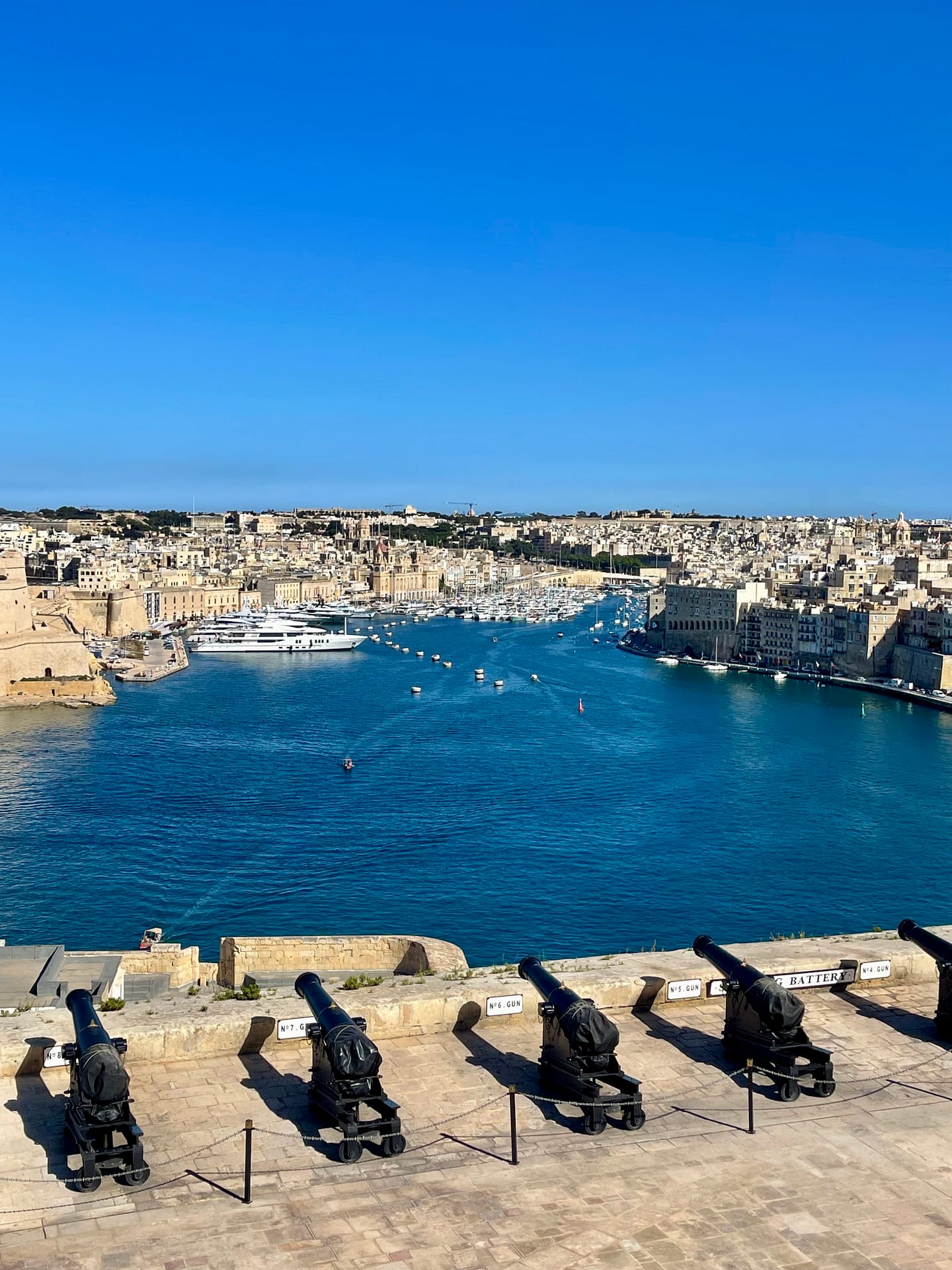 Exploring Malta for 24 hours. Arrived late but started strong with beach vibes at Ghadira Bay and delicious bites at Granelli Caffee. Wandered Valletta's charming streets and enjoyed St. Julian's nightlife. Can't wait to come back! 🇲🇹✨ #Malta #TravelAdventures #FamilyTime